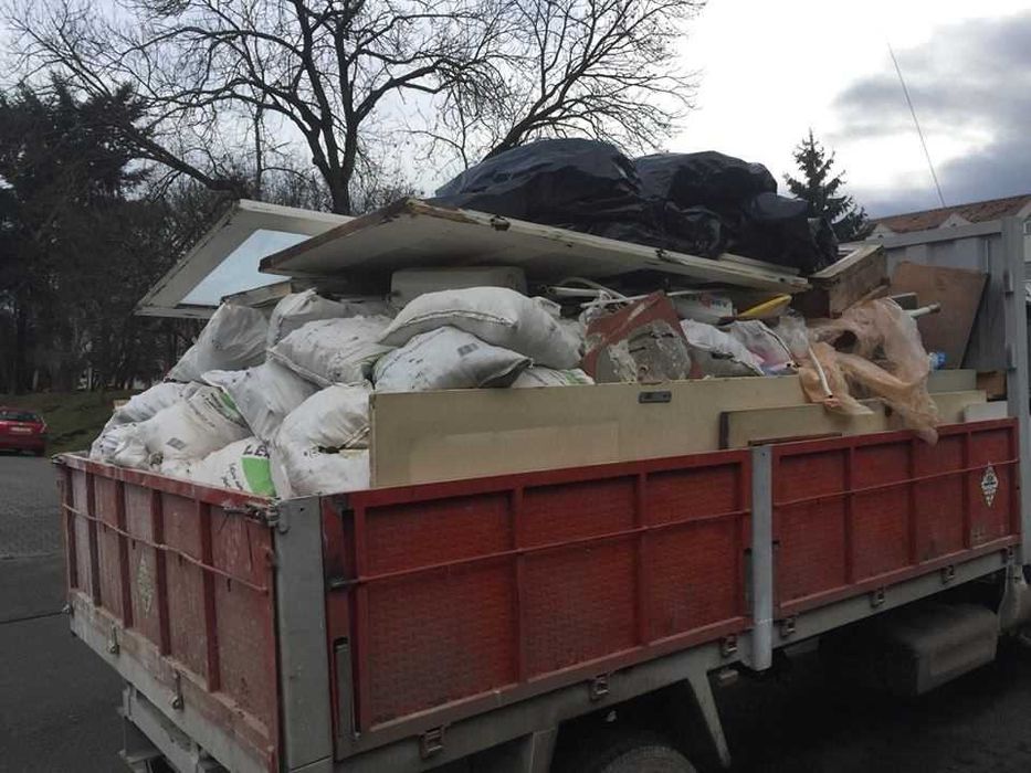 curatenie pentru Noul An , eliberare gunoi , mobila veche moloz