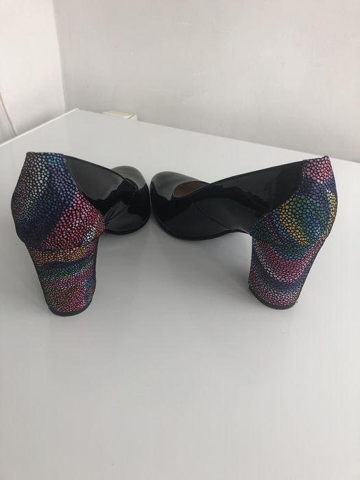 Pantofi piele lac negri