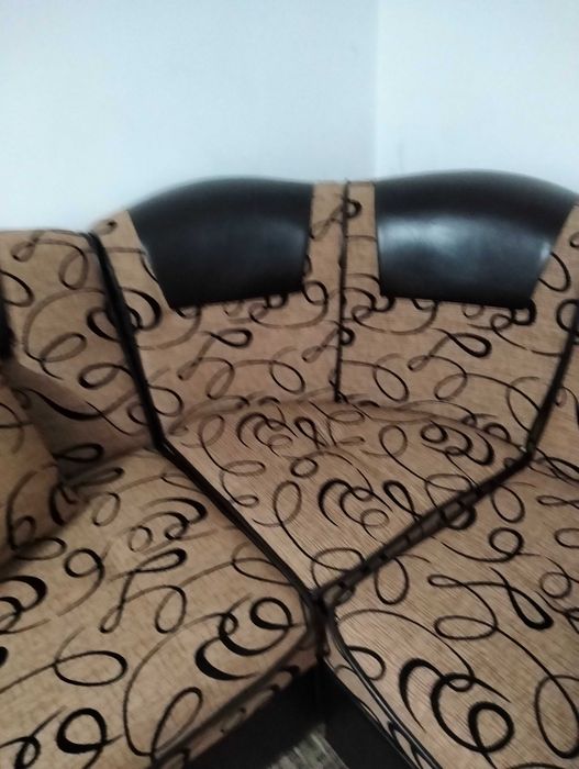 Vând canapea extensibilă în stare bună de funcționare