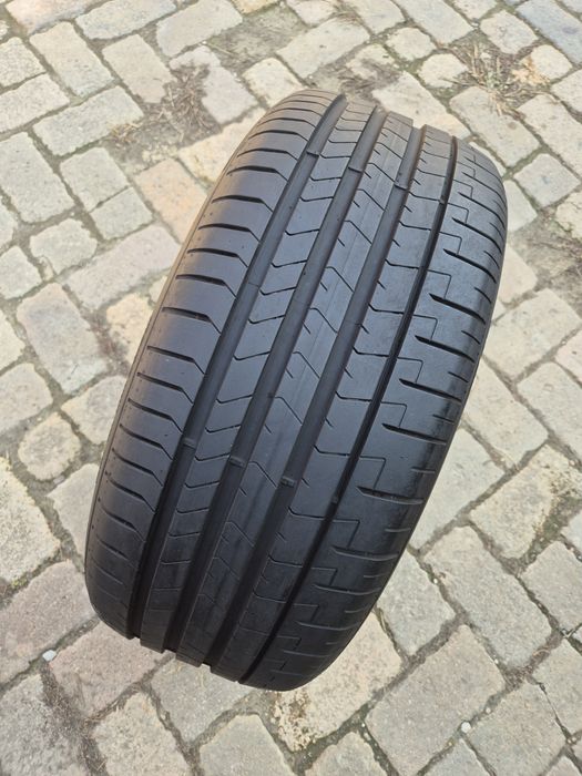 O bucată 255/40 R20 vară - una Pirelli