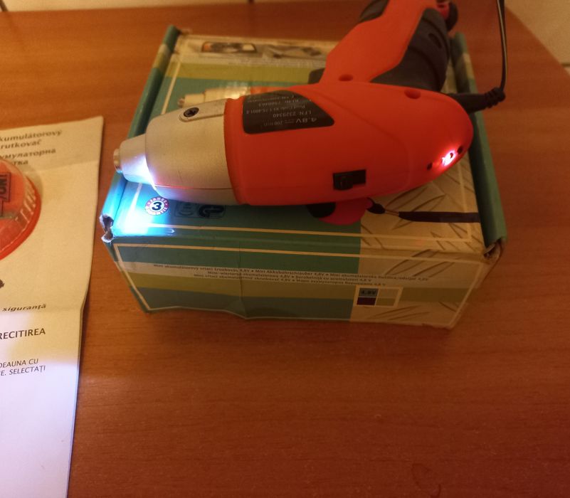 Șurubelniță cu ac de 4,8 V