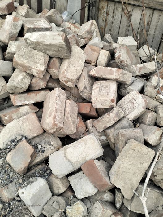 Кирпичи б/у-шные силикатные, красные