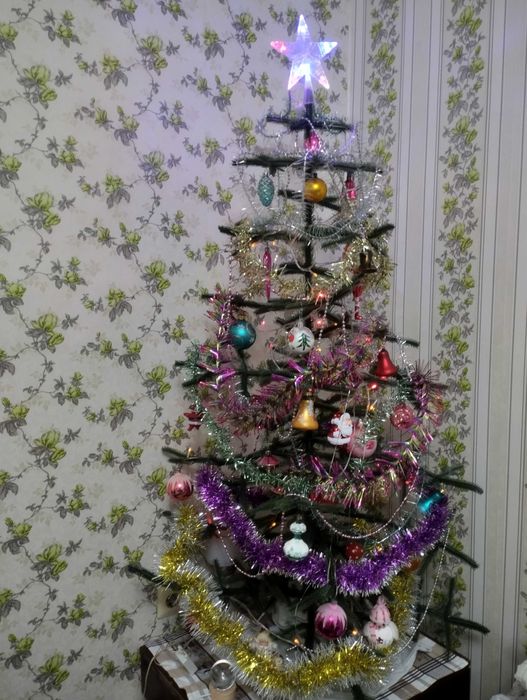 Продается новогодняя ёлка, разборная, советская, б/у, высотой 1,5 м