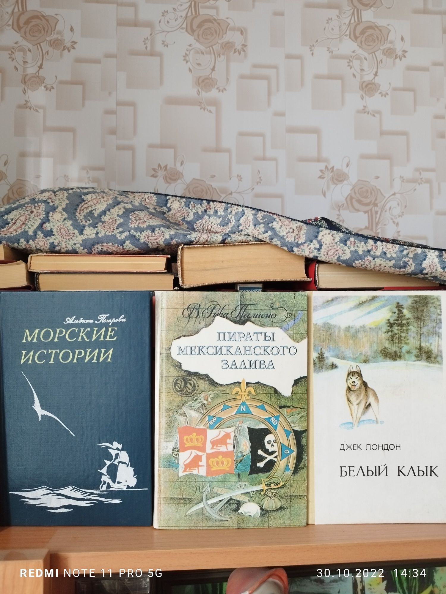 Продаю книги разных жанров.