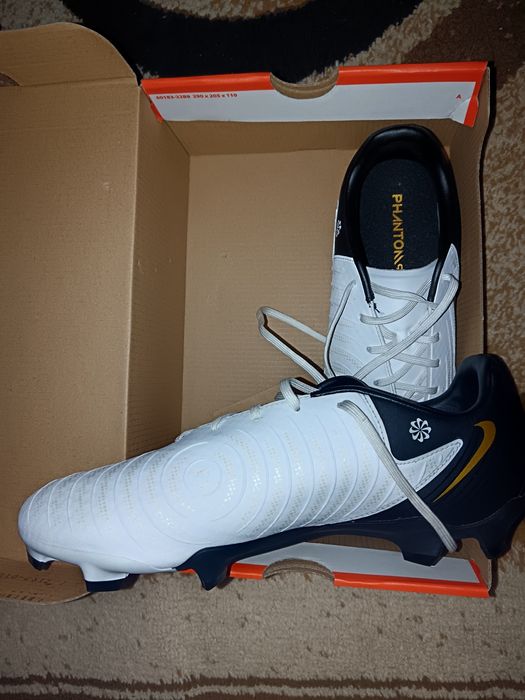 Ghete de fotbal Nike Phantom GX II Academy FG/MG - Alb