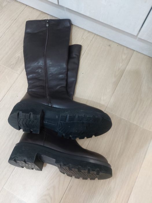 Сапоги кожанный коричневый цвет 38размер  турция