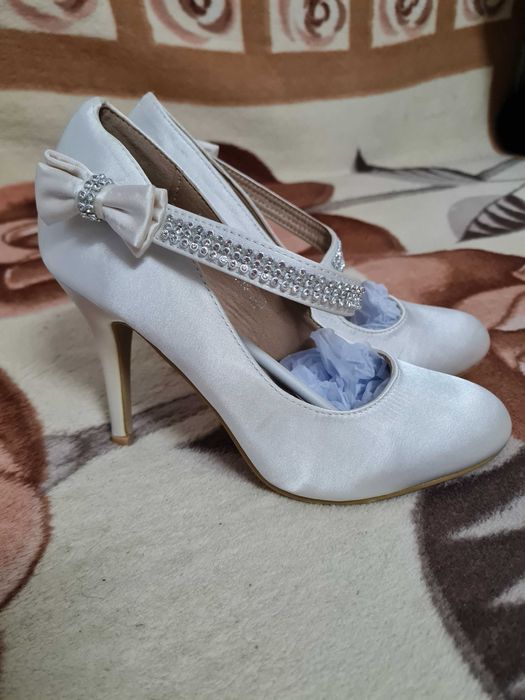 Rochie mireasa pantofi