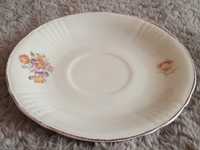 Малка порцеланова чиния с декорация цветя - Български стар порцелан