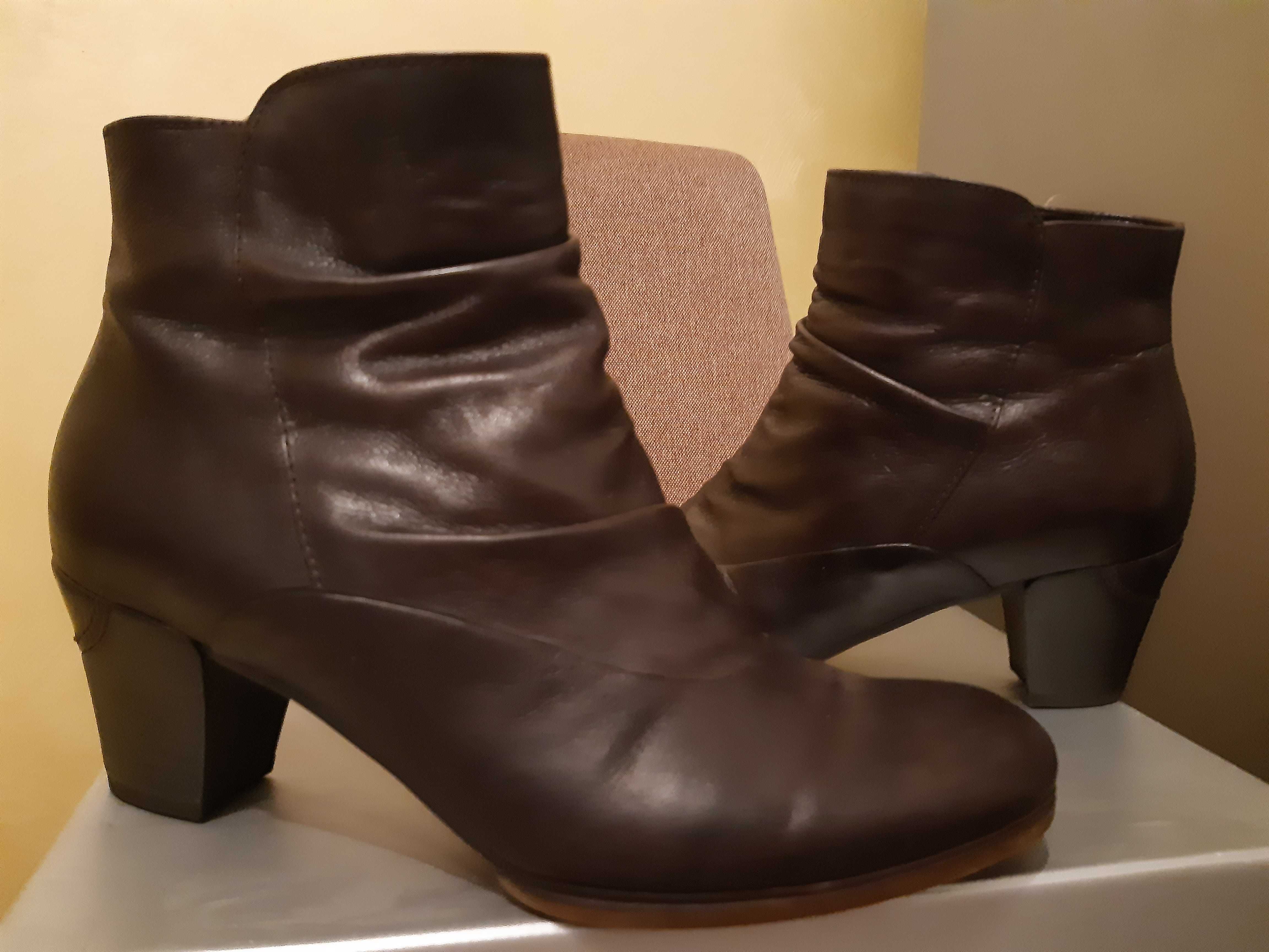 Ghetute dama marca Gabor, m 36, purtate o data, piele naturala moale