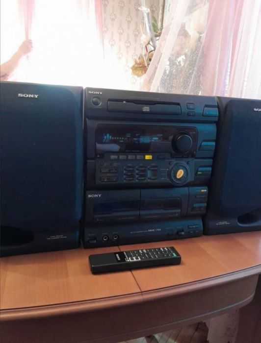 Muzikalniy sentr Sony mhs 701