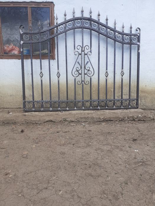 Porți și panouri gard din fier forjat și tabelă decupata