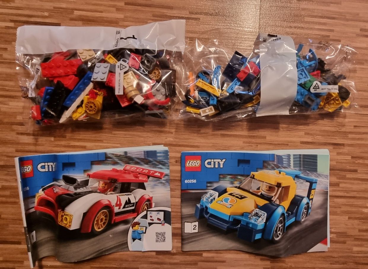 LEGO City Masini de curse 60256, 190 piese