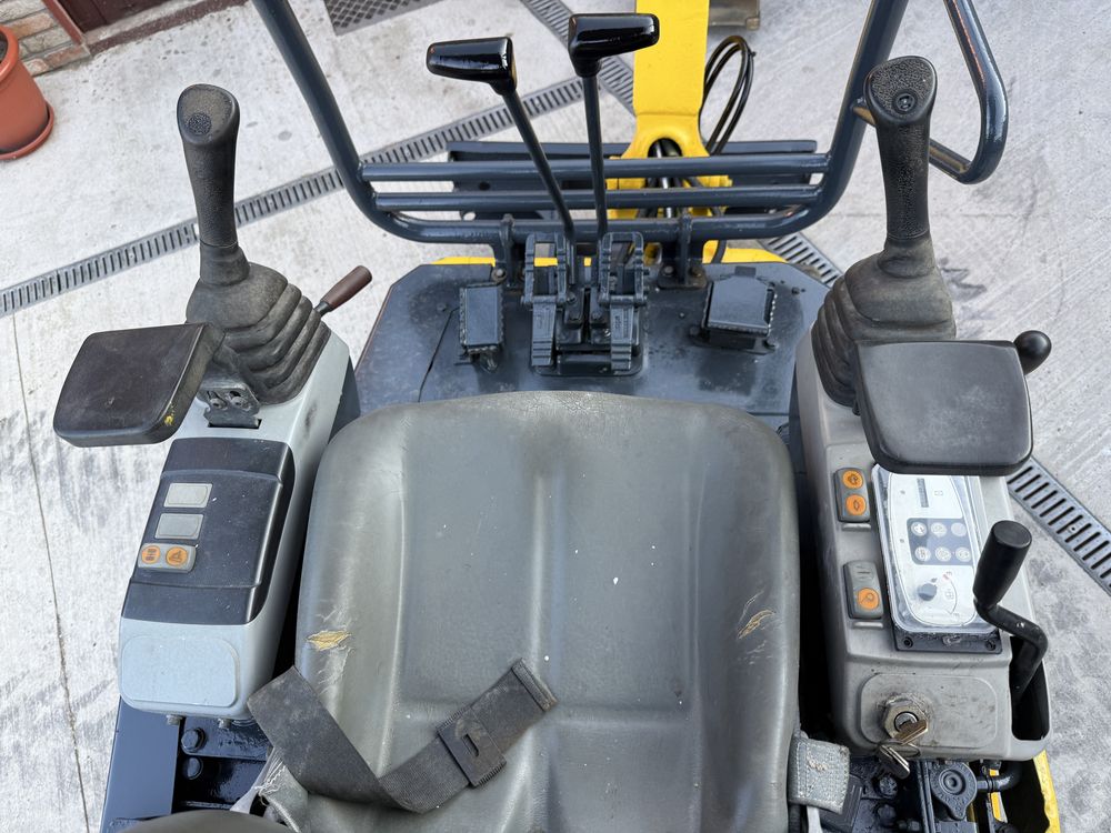Vand Excavator KOMATSU 1.9 T Extensib/Import Italia !