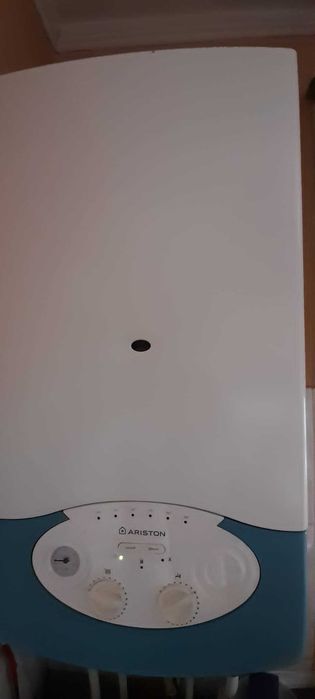 Centrala Ariston +calorifer 1 m