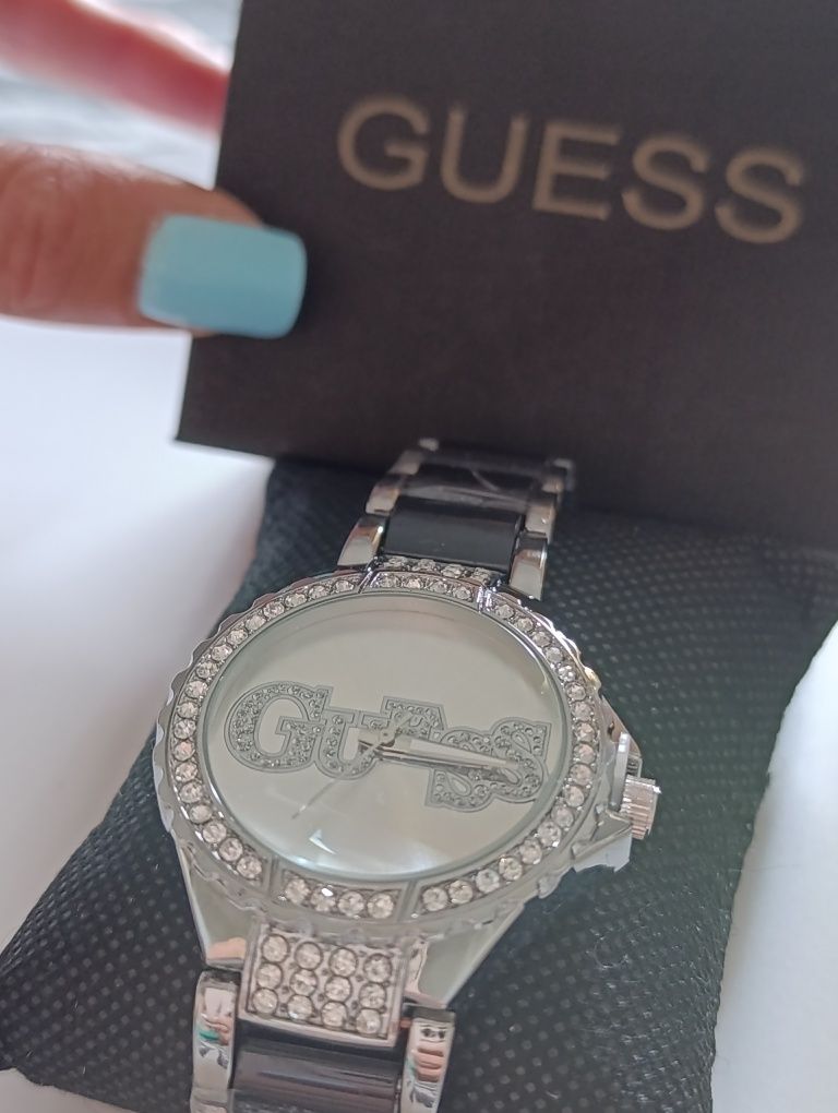 Нови дамски часовници Guess