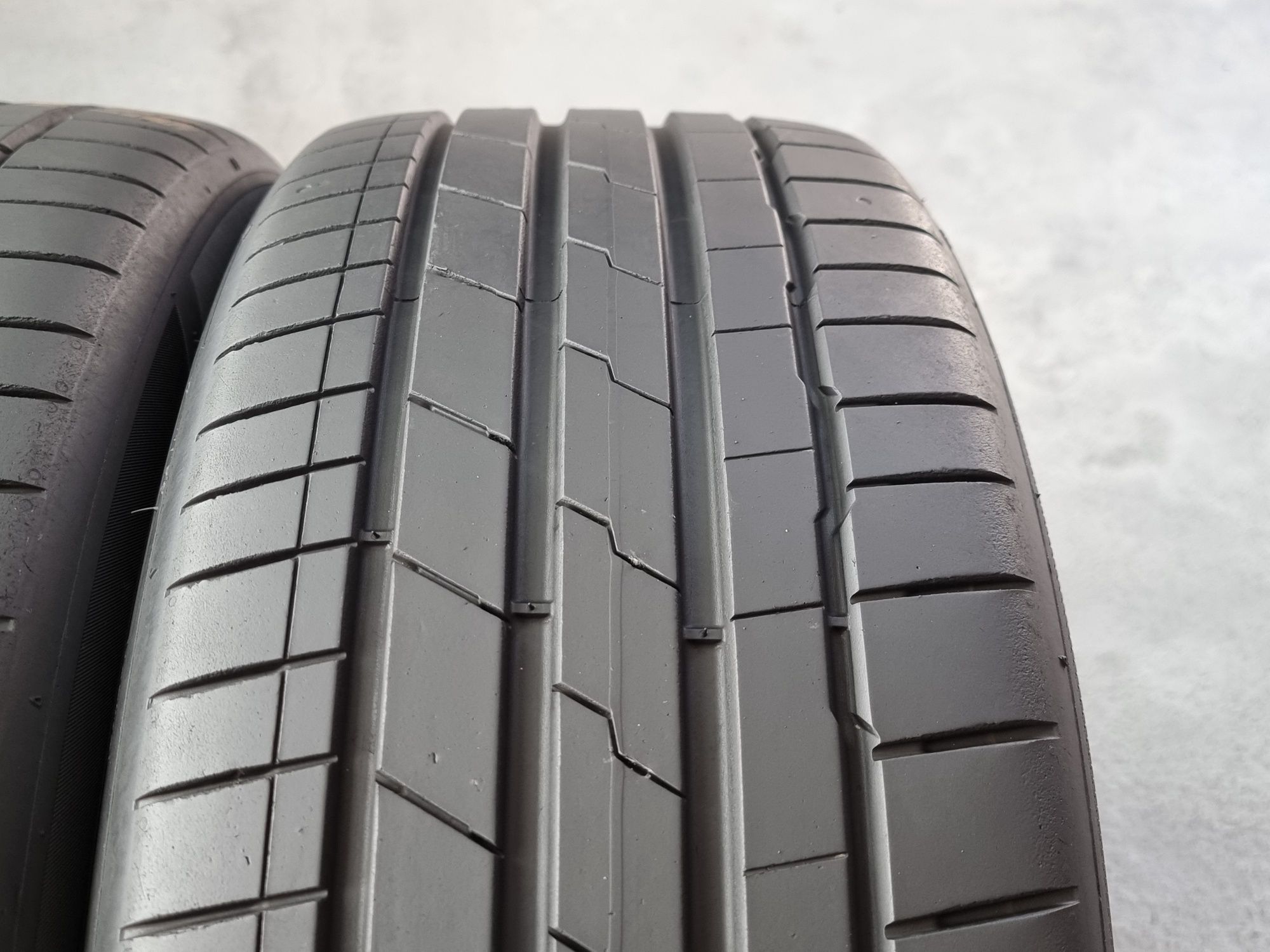 225/45/19 Hankook 4Броя: 300лв 6.2мм