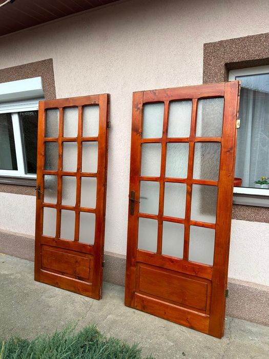 Vand usi din lemn de brad interior