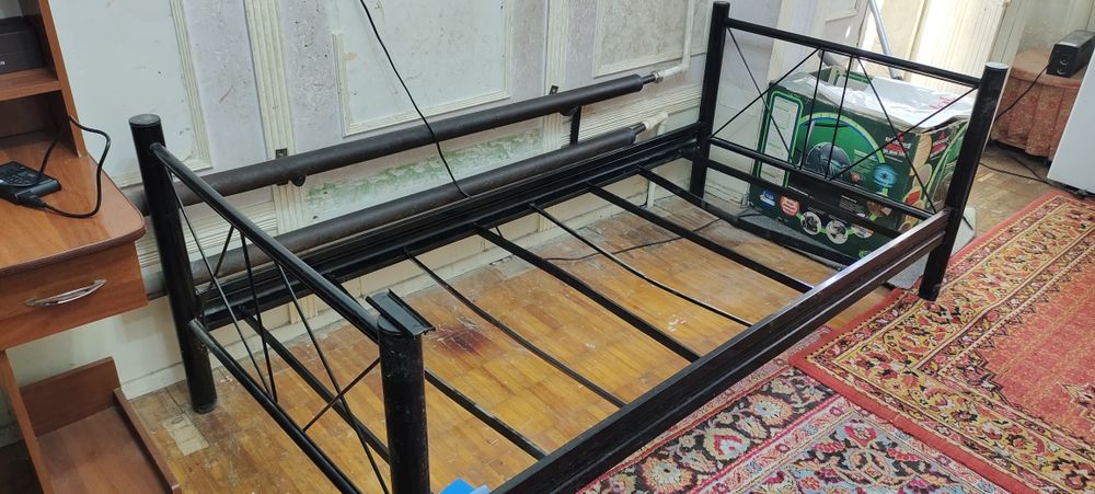 Двухъярусная кровать