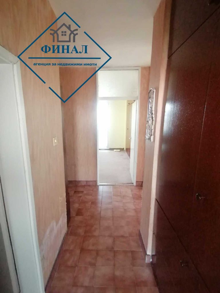 Продава се Четиристаен апартамент в Шумен, Добруджански - 102 кв.м за 900 €/кв.м - Снимка #5