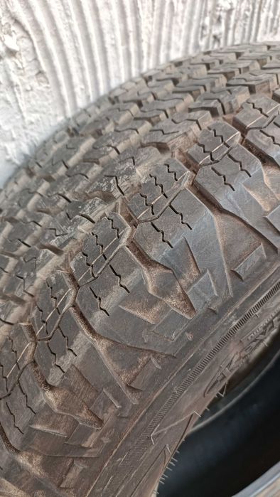 Продам всесезонную шину новая 265\70\R16.