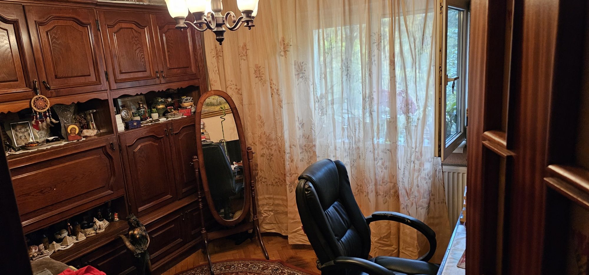 Apartament 4 camere, decomandat în sectorul 1, negociabil