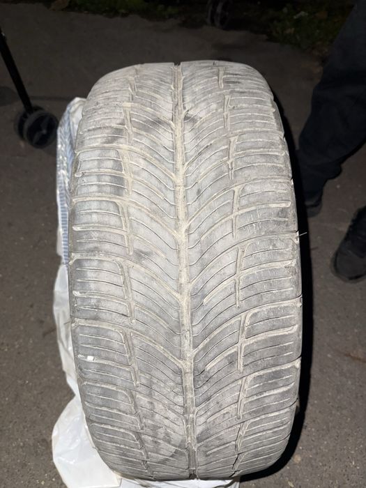 Гуми 235/45 18R good rich