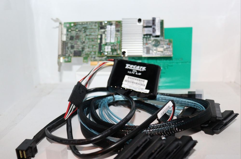 Controller LSI MegaRaid 9361-8i+ Modul 1Gb + BBU Cache LSI + Cabluri