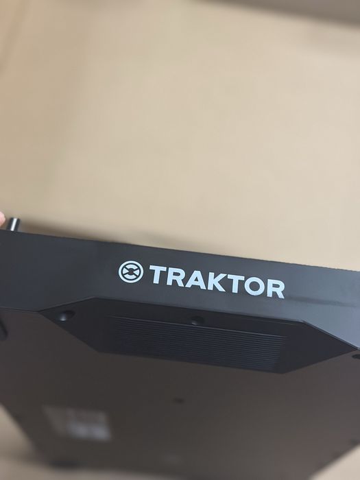 DJ контролер Traktor Kontrol S2 ( Конзола , Пулт )