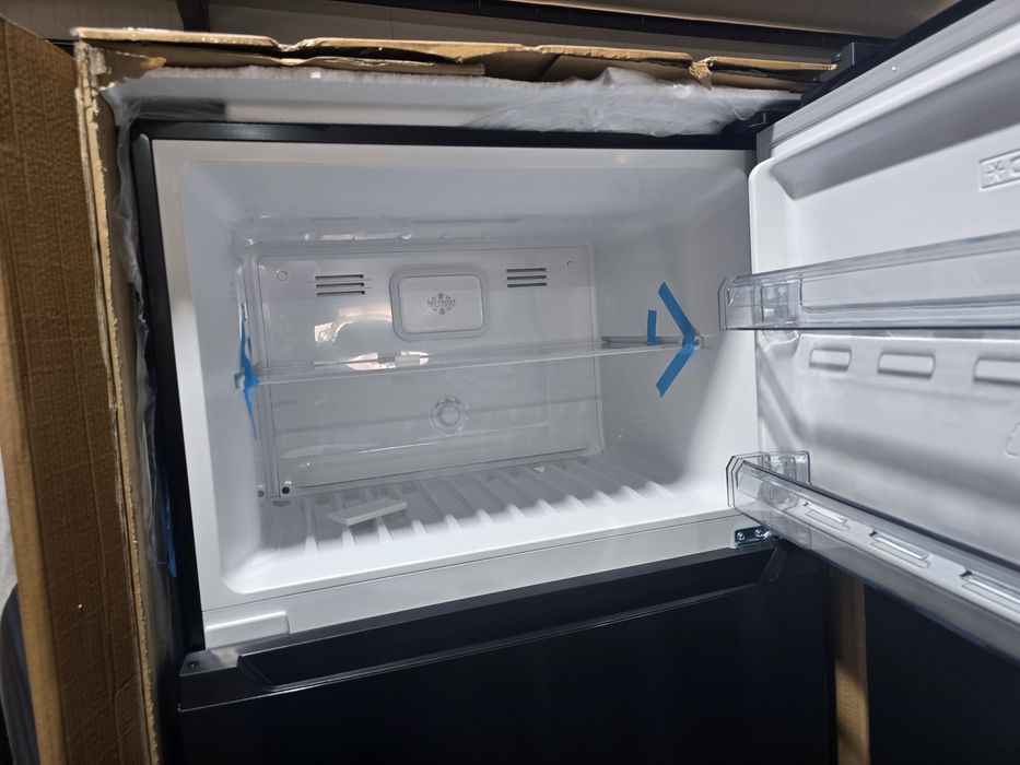 Нов инверторен хладилник с горна камера 80 см широк Diplomat NFT185