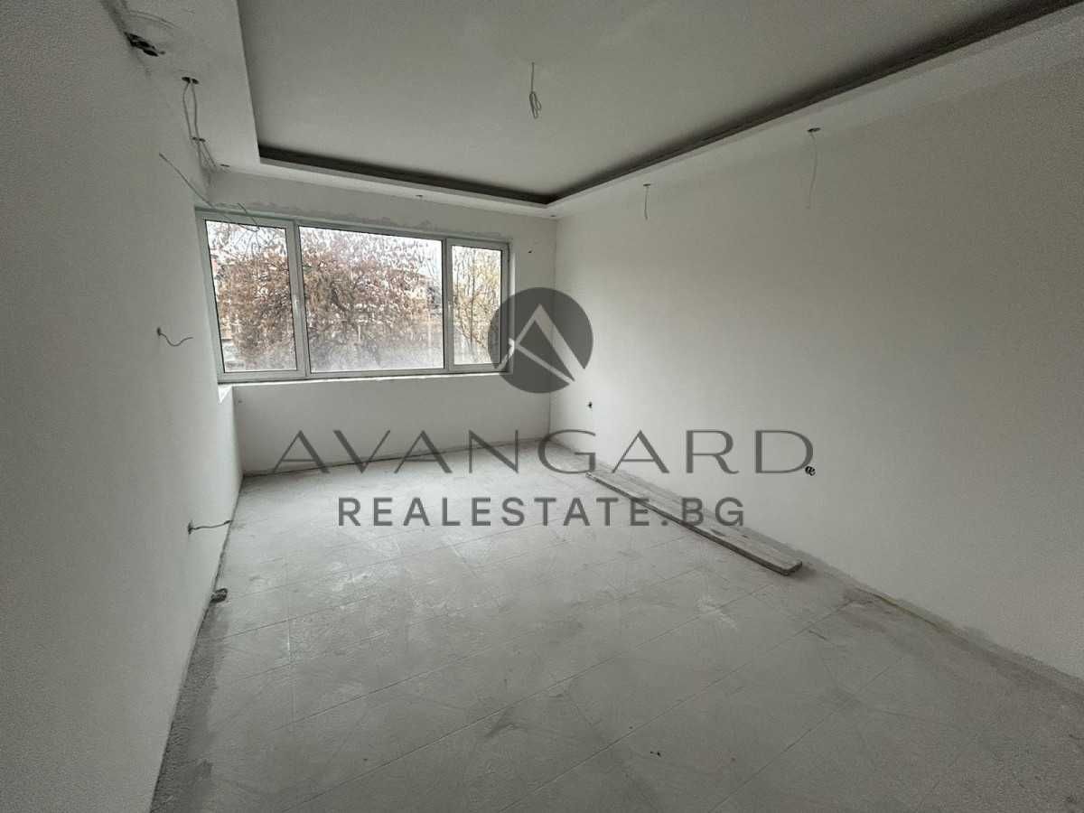 Продава се Тристаен апартамент в Пловдив, Кършияка - 71 кв.м за 1938 €/кв.м - Снимка #3
