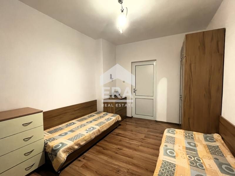 Отдава се под наем 2-стаен апартамент в центъра