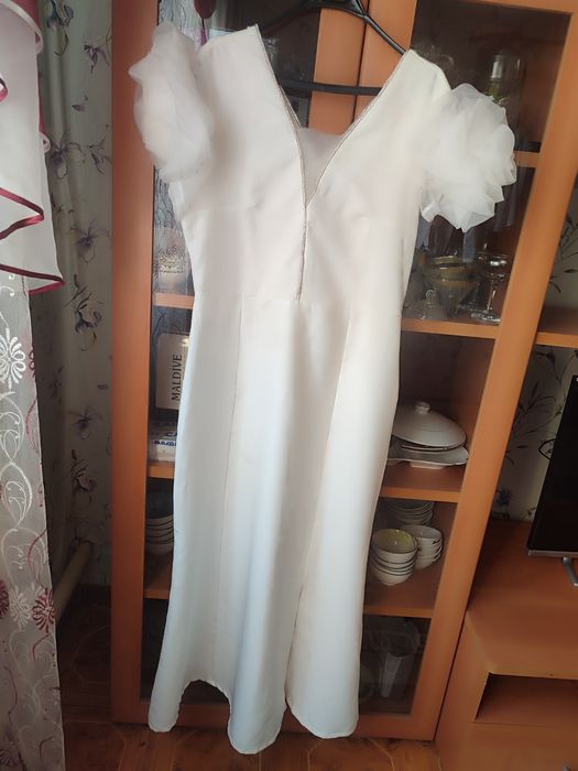 Продам платье белоё