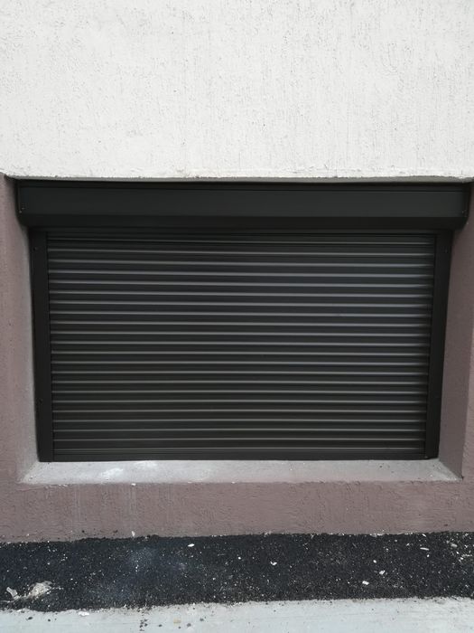 Rulouri exterioare aluminiu acționare manuală sau electrică