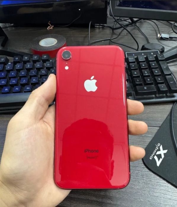 Продам IPhone XR 128G Red в хорошем состоянии все работает отлично