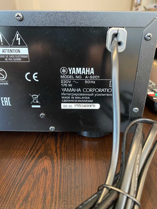 Yamaha A-S201 интегриран стерео усилвател