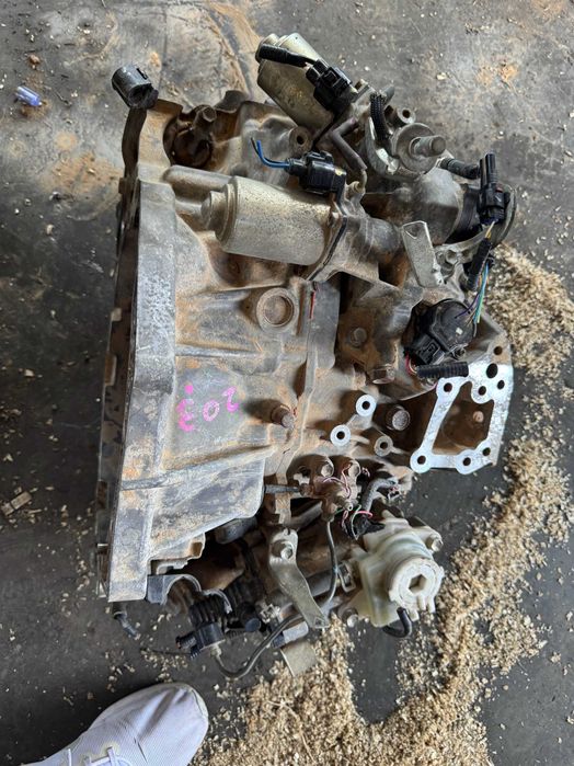 Двигател Toyota 1NR-FE + скоростна кутия C201G210 – 90 000 км