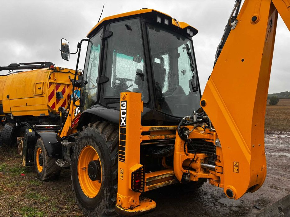 Cînd  JCB 3 cx 2024