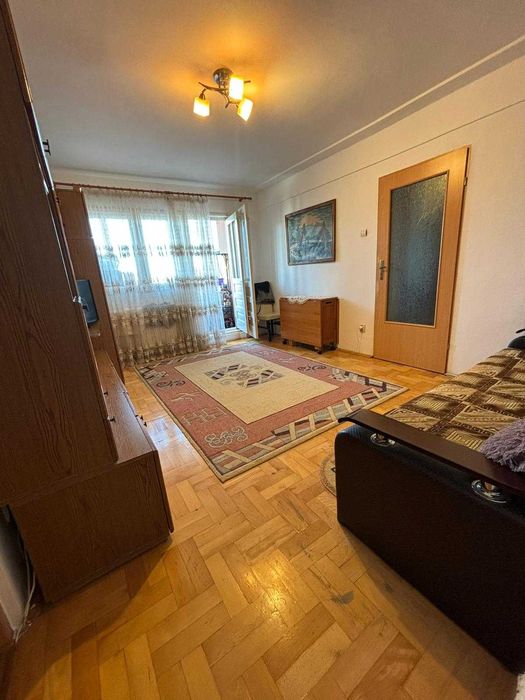 Vand apartament 3 camere Huedin