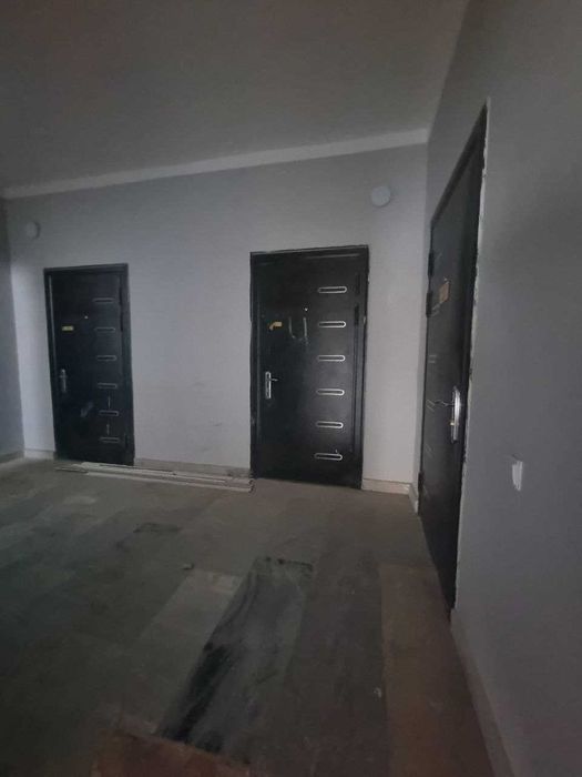 Urganch shahrida yangi  binoda joylashgan 2-xonali joy sotiladi.