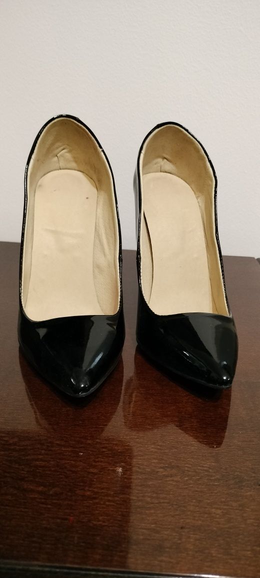 Vand pantofi dama 36