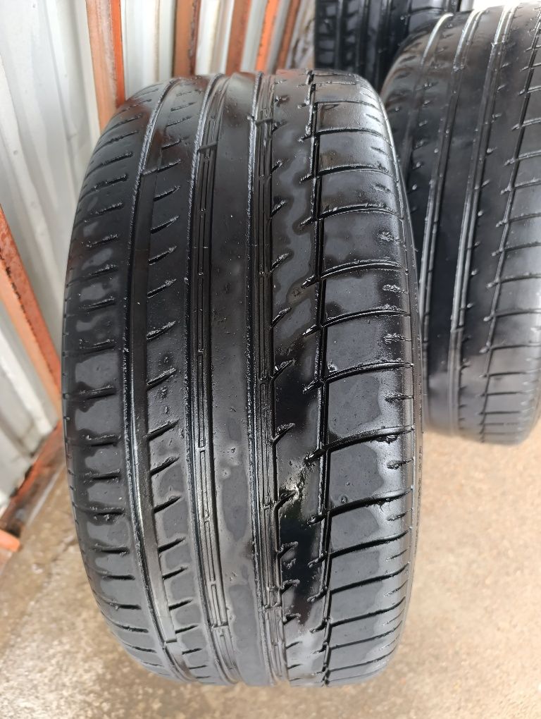 Шины летние 225/40 R 18.