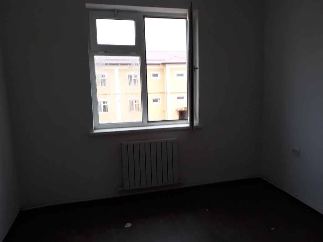 Kumushkonda 3 xonali kvartira sotiladi
