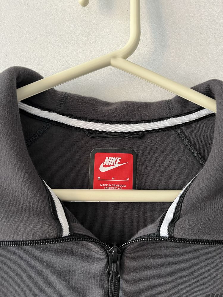 Nike Tech Fleece (размер М) мъжко спортно горнище сиво
