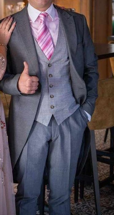 Costum cu sacou frac