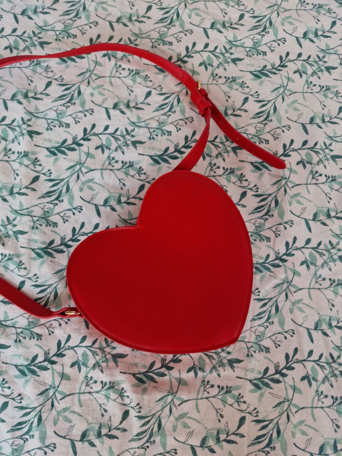 Чанта червено сърце Forever21