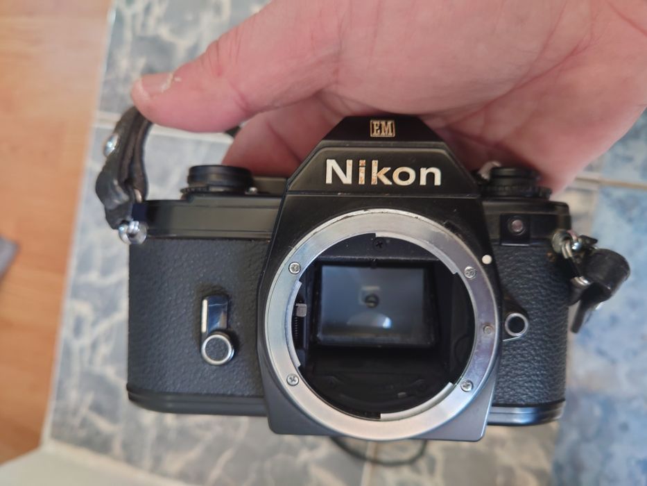 SLR Nikon EM functional