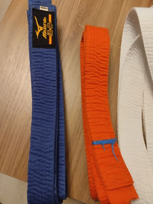 Продам пояса и перчатки не дорого