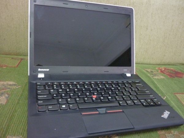 Леново Е330 Лаптоп Процесор четери ядрен Интел Core i3 2,20 гигахерца