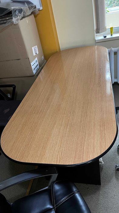 Masa ovala dimensiune mare