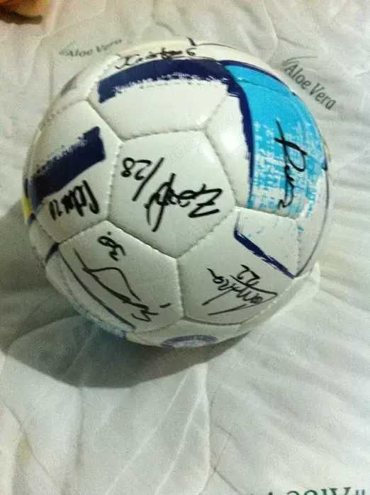 Chindia Târgoviște Minge cu autografe - Banii merg la un baiat bolnav.